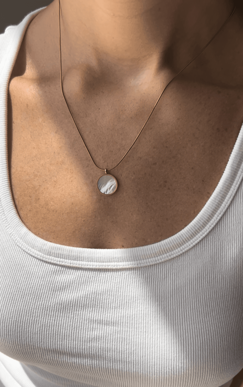 Woman wearing a Memoura Halo pendant