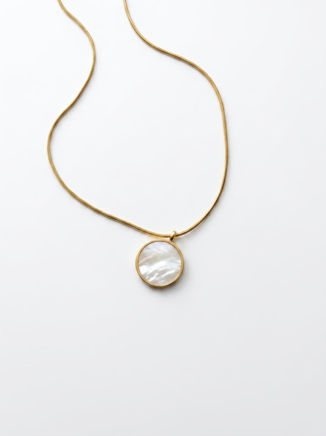 Memoura Halo pendant necklace